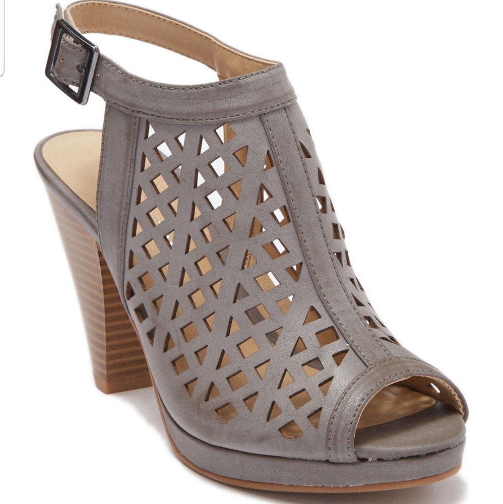 CL BY LAUNDRY WINNING LASER CUT PEEP TOE